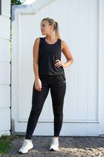 Babucha-nicole-y-remera-julia-ecogreen---red-negro--1-