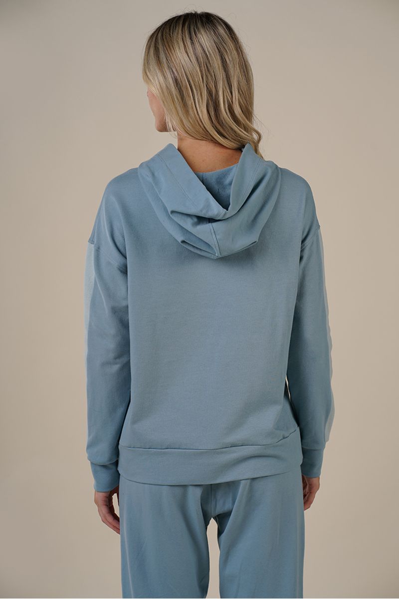 Buzo-Simone-I-y-Babucha-Caroline-I-Rustico-y-Velour-celeste--1-