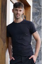 Remera-mark-negra-y-babucha-willow-supplex-negro