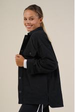 Camisaco-Yuri-Velour-Negro-y-Remera-Olinda-I-Frunces-Jersey-Blanco