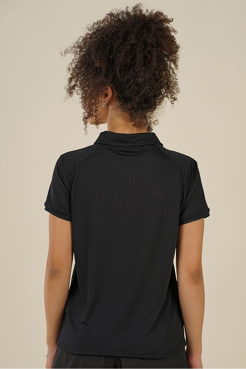Chomba-sara-dryfit-negro-y-short-giova-microfibra-negra
