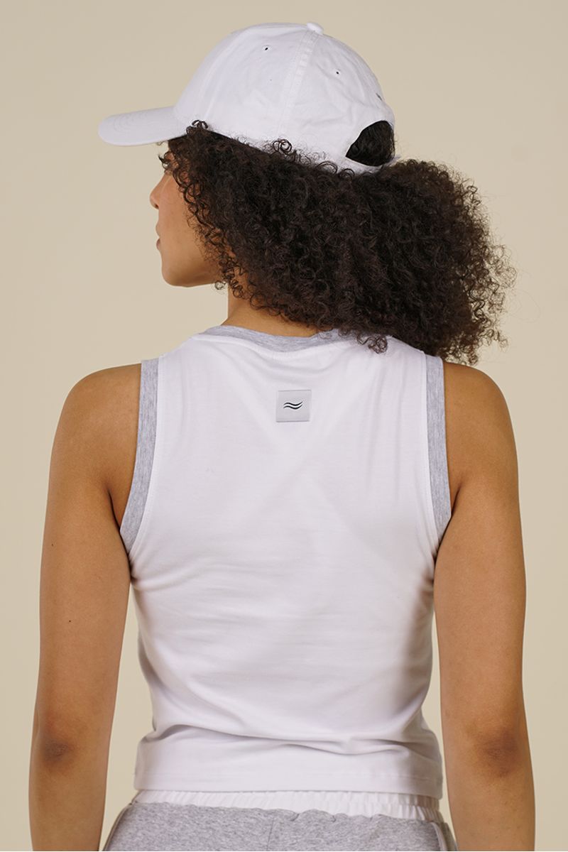 Short-viviane-remera-lanin-I-rustico-elastizado-gris-melange-jersey-blanco