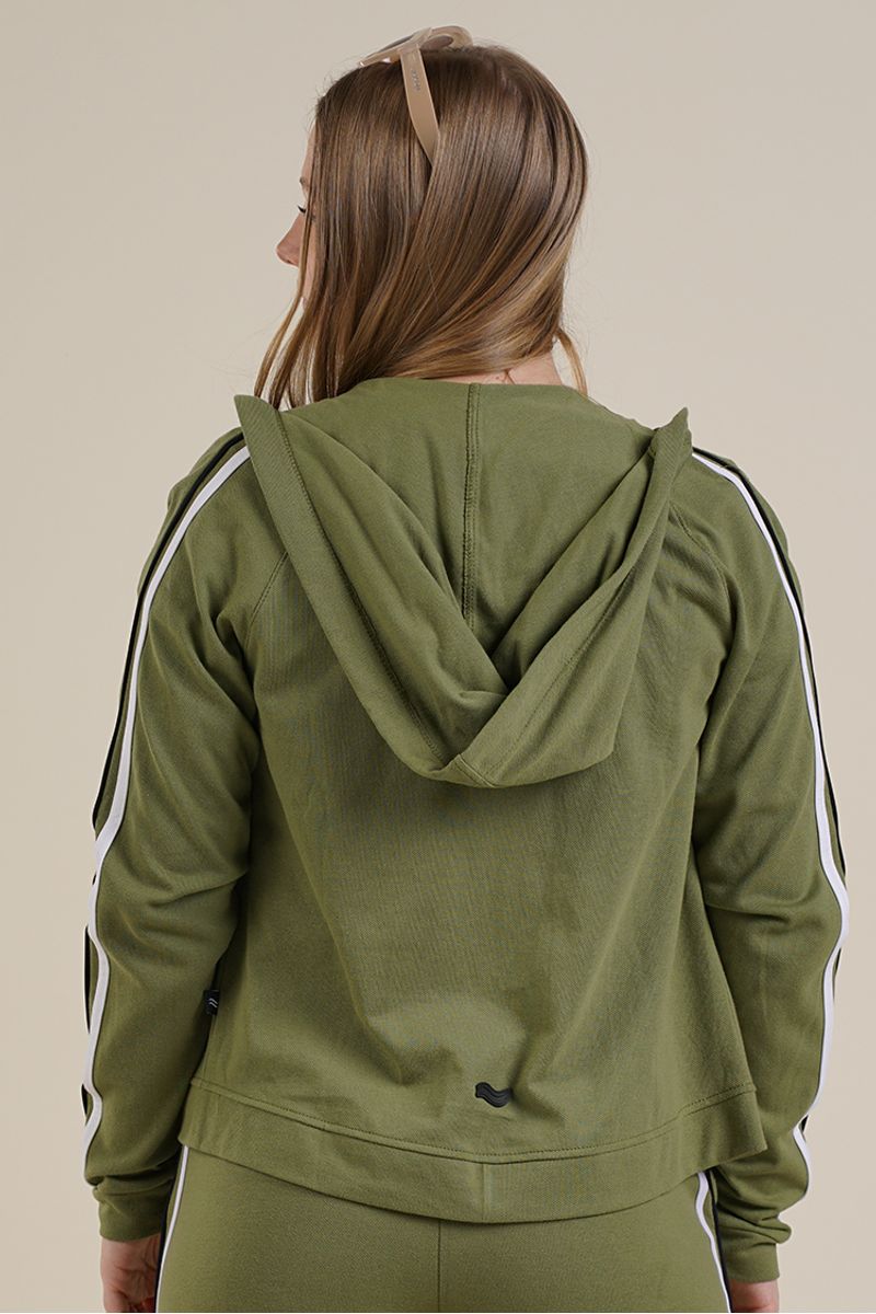 CAMPERA-HEIDI-Y-CAPRI--HEIDI-PIQUE-VERDE-OLI_BCO_NEGRO--5-
