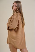 CORP-EVA-P_ATAR-Y-BOMB-CELINE-NEGRO---CAMISA-SIENNA-CAMEL--2-