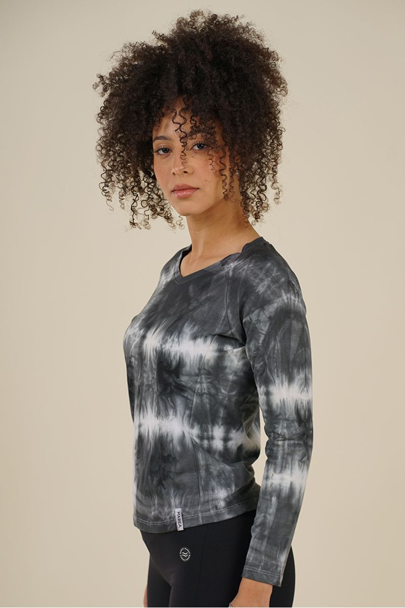 Remera-running-jersey-de-algodon-batik-negro--2-