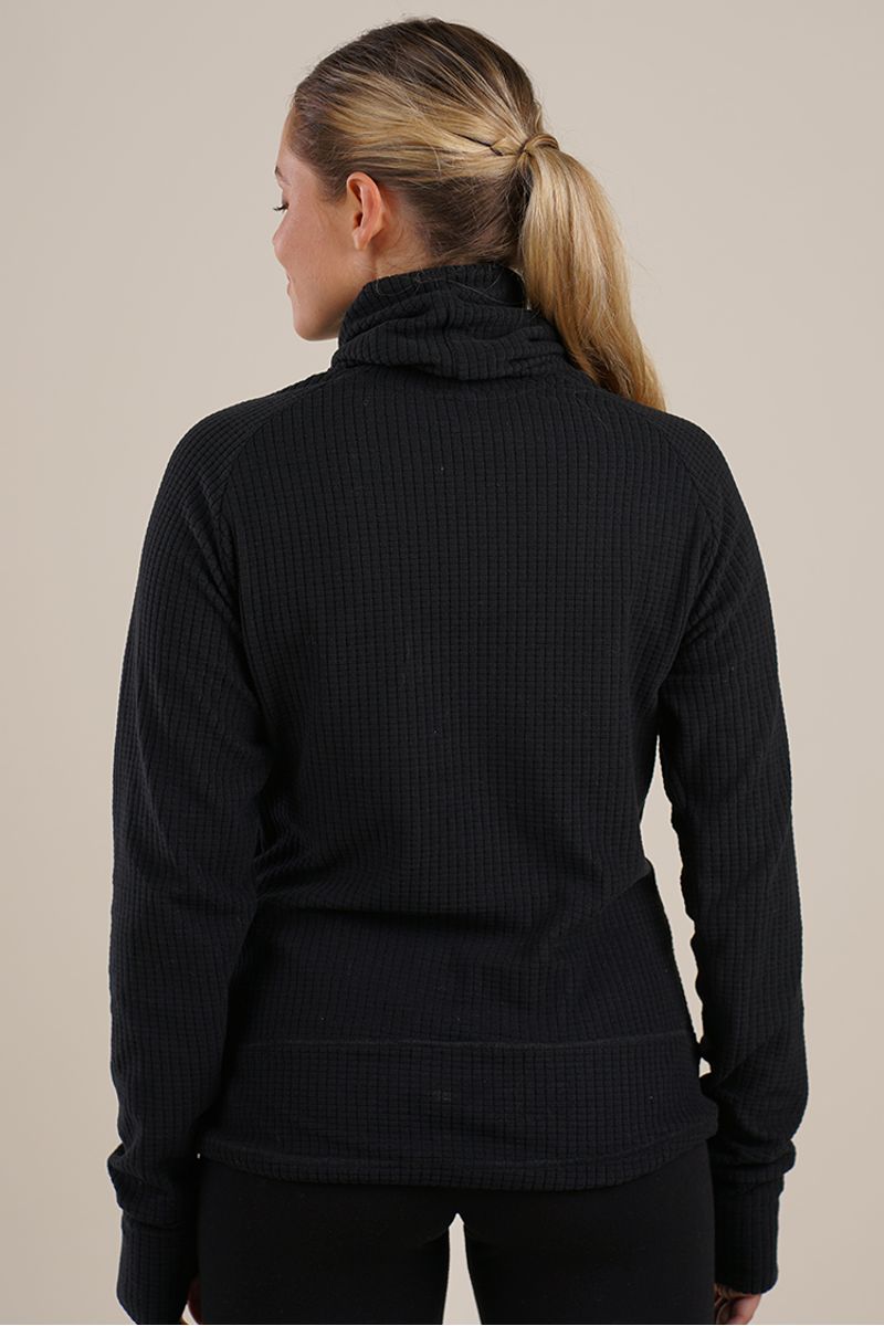 Buzo-GERALDINE-micropolar-grid-negro--1-