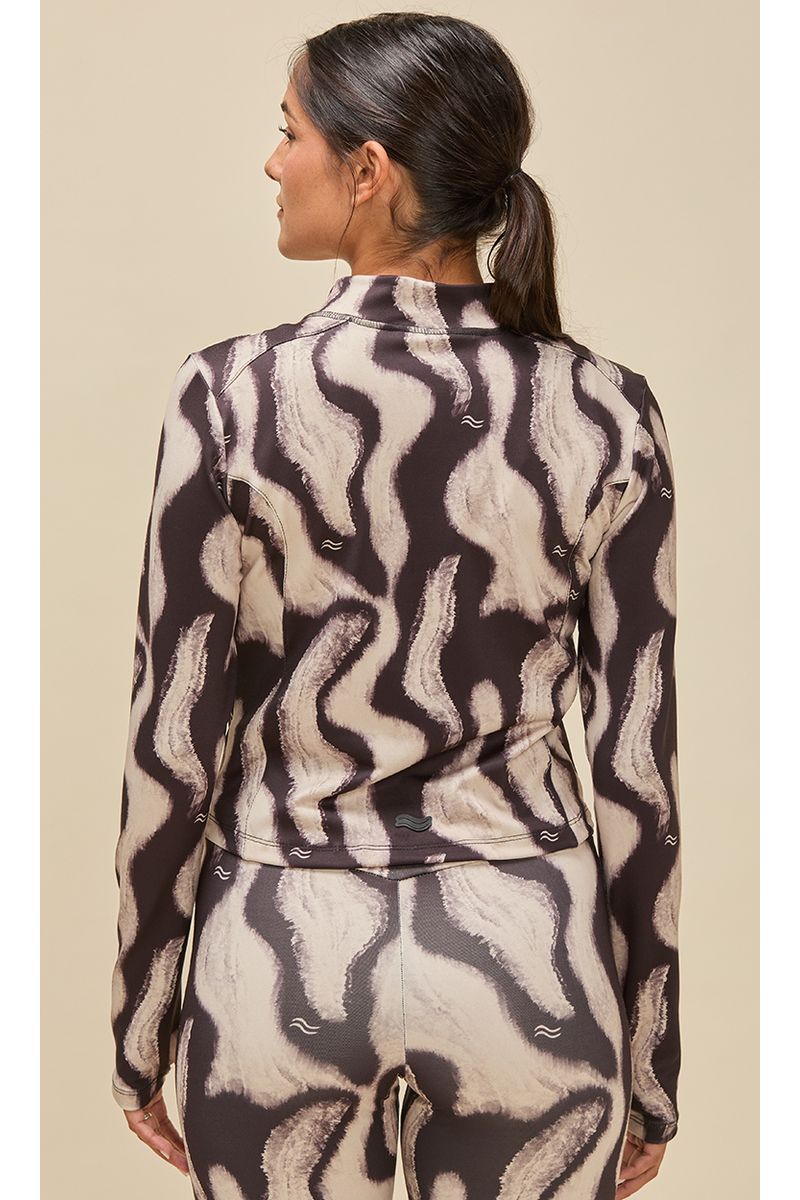 CAMPERA-AMBER-ACUARELA-LUXE-SUBLIMADA-CON-RECORTES-NGO-HUESO-4