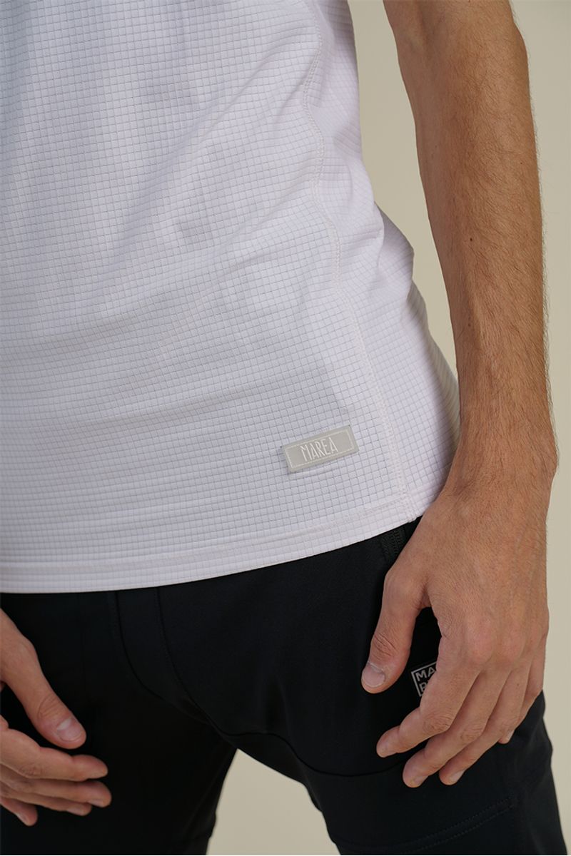 Remera-bend-minicuadros-blanca
