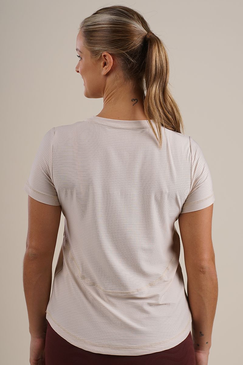 Remera-HERA-minicuadros-coco--1-