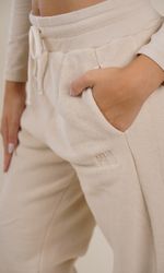 Pantalon-PRUNA-frisa-V-vainilla