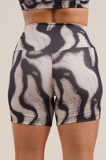 Top-KATRINA-I-y-Short-KOLSON---vincha-INDIA-2-cabos-acuarela-luxe-hueso-y-negro