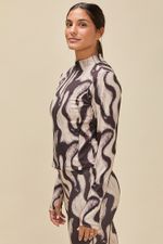 CAMPERA-AMBER-ACUARELA-LUXE-SUBLIMADA-CON-RECORTES-NGO-HUESO-3