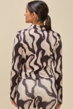 CAMPERA-AMBER-ACUARELA-LUXE-SUBLIMADA-CON-RECORTES-NGO-HUESO-4