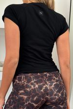 Remera-BARBARA-jersey-elastizado-negro