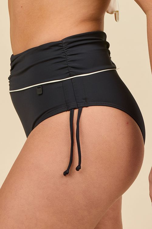 BOMBACHA AINE CON VIVO